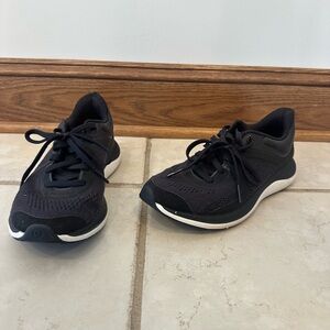 Lululemon Women’s Chargefeel workout low sneakers